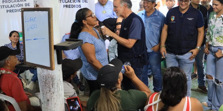 Verano lanzó programa de titulación de 20.000 viviendas