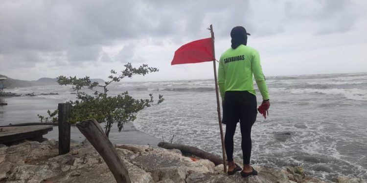 Mar de leva afectó 115 casetas con inundaciones en Puerto Colombia