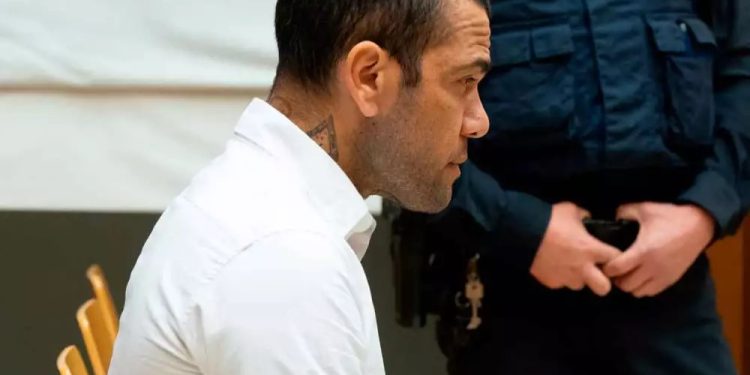 Se conoció la primera foto de Dani Alves en juicio por presunta violación