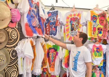 Arme su pinta carnavalera en la Feria del Sombrero