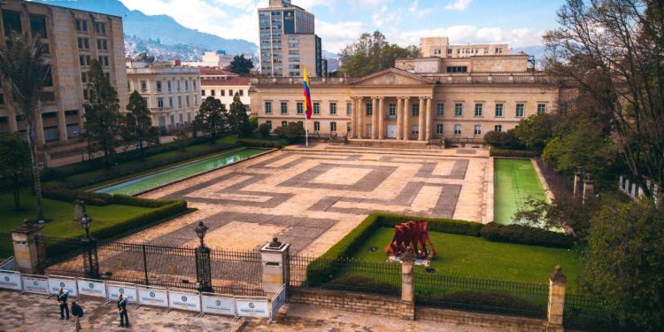 En más de $4.500 millones en un solo año aumentó gastos de asesores y contratistas en la Presidencia