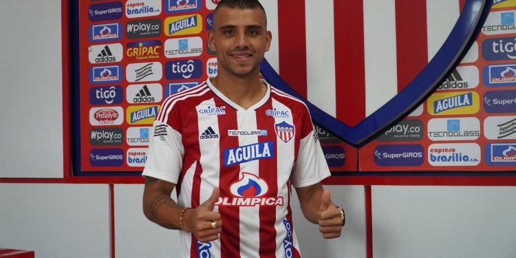 “Yo trabajo para que el profe me ponga”: Titi Rodríguez sobre su poca continuidad en Junior