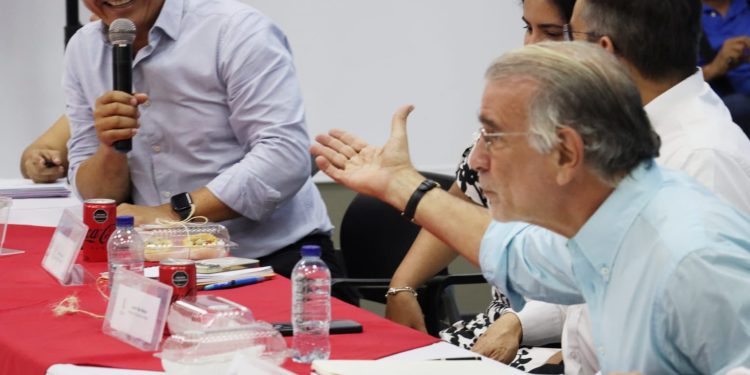 Gobernador Eduardo Verano promueve plan para superar estancamiento de exportaciones