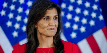 Nikki Haley abandona las primarias republicanas pero no expresa su apoyo a Trump