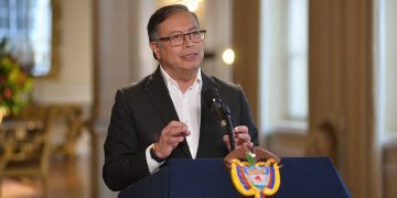 “Si Congreso hunde las reformas, se hunden los sistemas pensional y salud”: Petro