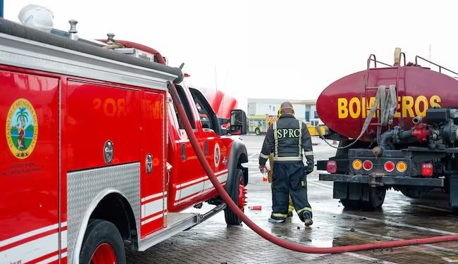 Alcalde de Barranquilla envía al Cuerpo de bomberos para apoyo en emergencia de incendio en bodegas de Cartagena