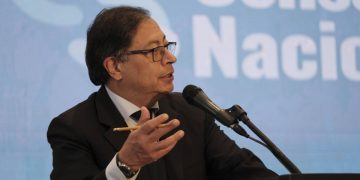 Petro le pidió al gobernador de Antioquia suspender la ‘vaca’ para la financiación de vías 4G