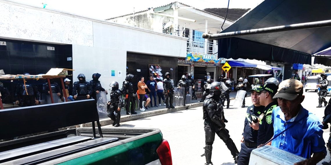 Air-e rechaza asonada contra oficina en Soledad que puso en riesgo la vida de funcionarios y clientes