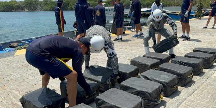 Fuerza Aérea y Armada lograron incautar 3,355 kilogramos de clorhidrato de cocaína