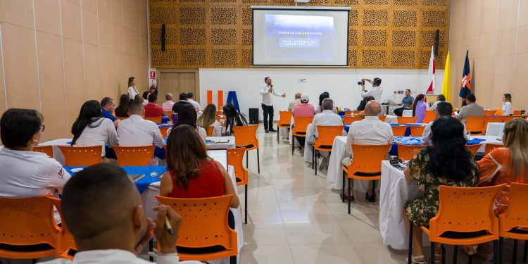 Uniatlántico sella alianza con gobernador y alcaldes para impulsar el desarrollo del departamento