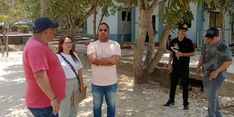 Gobernación inicia reconstrucción de cerramiento desplomado por fuertes vientos en escuela de Baranoa