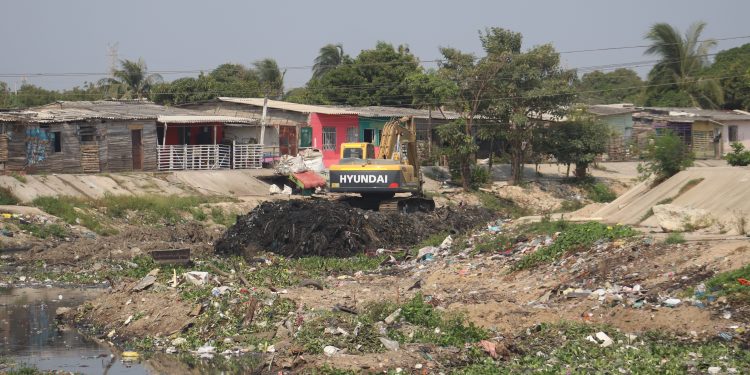 Distrito y Triple A intensifican limpieza de arroyos en Barranquilla de cara a la temporada de lluvias