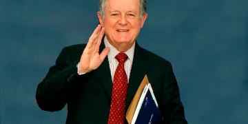 Luis Carlos Sarmiento Angulo renuncia a la Junta Directiva del Grupo Aval durante asamblea en Bogotá