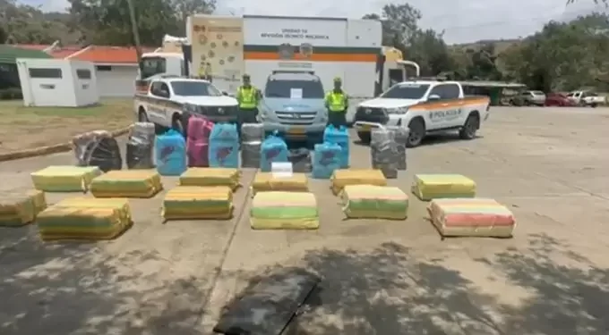 Operativo policial incauta gran cantidad de marihuana en vehículo robado al INPEC en Valle del Cauca