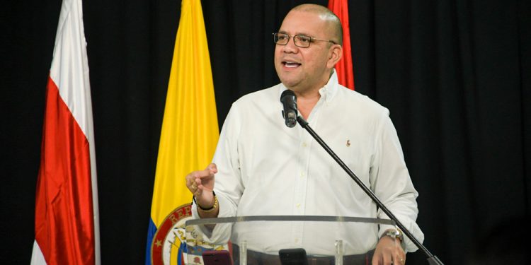 Mineducación suspende al rector de Uniautónoma, Mauricio Molinares Cañavera