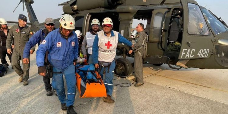 Rescatados con éxito dos parapentistas en la Sierra Nevada