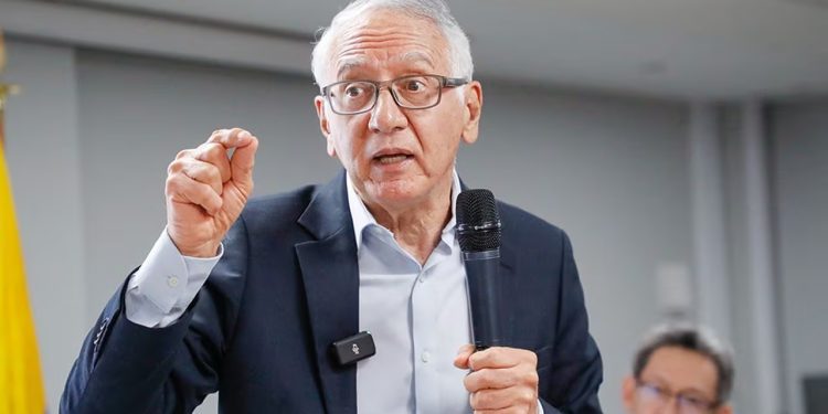 “No vamos a desistir de que exista una reforma”, advierte minSalud