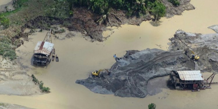 10 departamentos en alerta por uso de mercurio en minería ilegal: Procuraduría