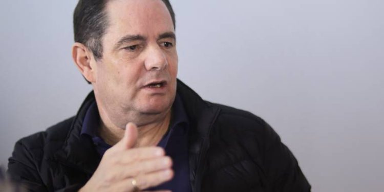 Germán Vargas critica al Gobierno Petro por destruir la actividad productiva del país