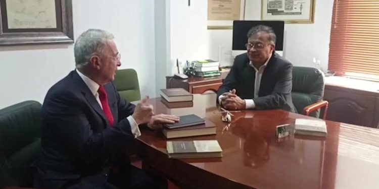 Petro: “Uribe no nos paga predial y es uno de los grandes terratenientes del país”