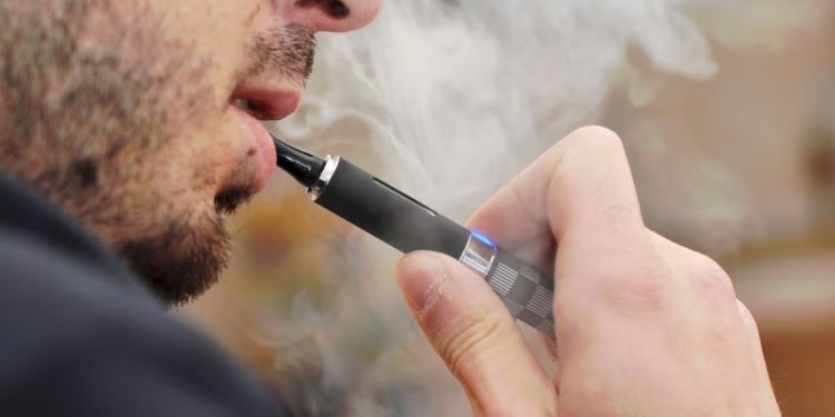 Aprobada Ley que prohíbe consumo y comercialización de cigarrillos electrónicos y vapeadores en menores de edad