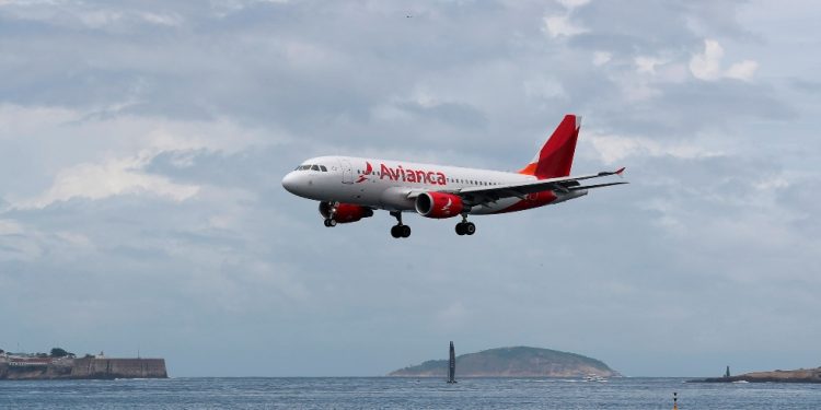 Avión de Avianca aterriza en islas Azores por emergencia médica de un pasajero
