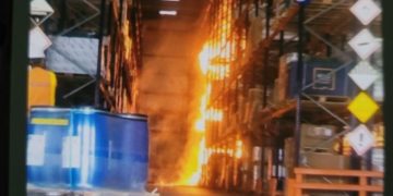 En videos se observa la emergencia en el Puerto de Contenedores de Cartagena: Fuerte explosión desata incendio