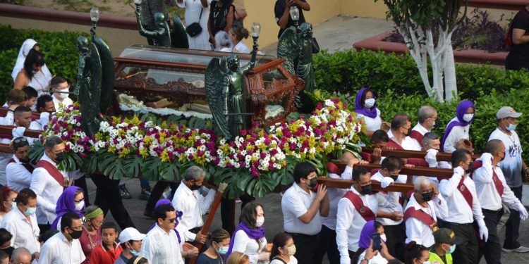 Habrá cierres de vías este viernes por procesión del Santo Sepulcro en la Catedral