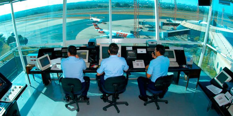 El Congreso busca garantías y estabilidad para los controladores aéreos