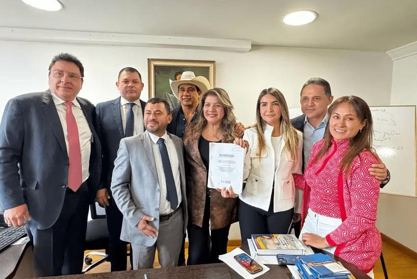 Siete senadores radicaron ponencia para archivar reforma a la salud 