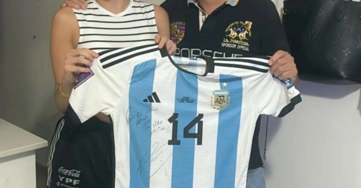 Exesposa de Exequiel Palacios le está vendiendo la medalla de campeón del mundo: Ya vendió la camisa