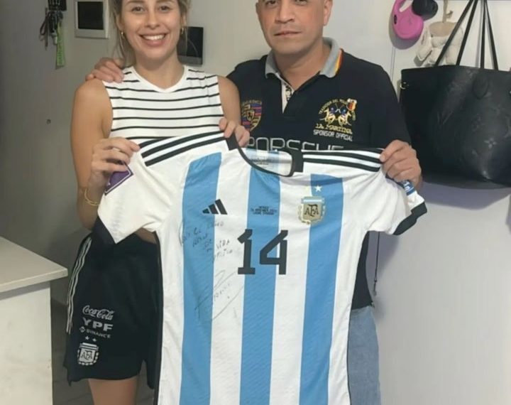 Exesposa de Exequiel Palacios le está vendiendo la medalla de campeón del mundo: Ya vendió la camisa