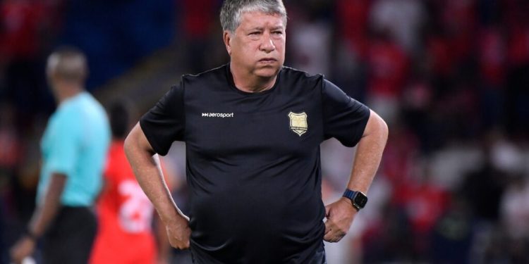 El fútbol no olvida: El ‘Bolillo’ quería retirar a Bacca y éste le respondió en la cancha con dos goles. El segundo fue una joya