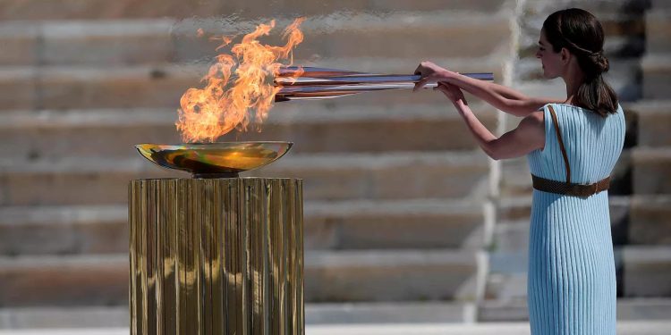 La llama olímpica comienza su recorrido: Fue encendida en Grecia para llegar a París 2024