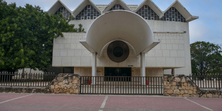 Banco de la República presenta diseños para intervenir el Amira de la Rosa ante MinCultura