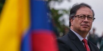 Petro desautoriza a Canciller y no exigirá pasaporte vigente a venezolanos