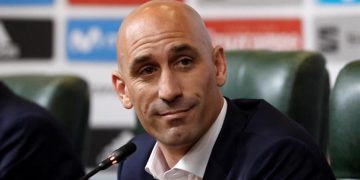 Luis Rubiales irá a juicio: el expresidente de la federación española de fútbol puede ser condenado por el beso a Jenni Hermoso