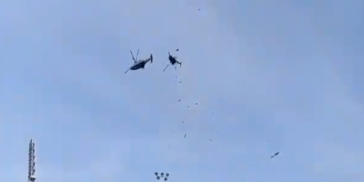 Dos helicópteros chocaron en el aire durante ensayo: 10 muertos