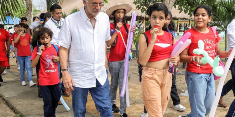 Niños de la Gobernación participaron en jornada de esparcimiento con el gobernador Eduardo Verano