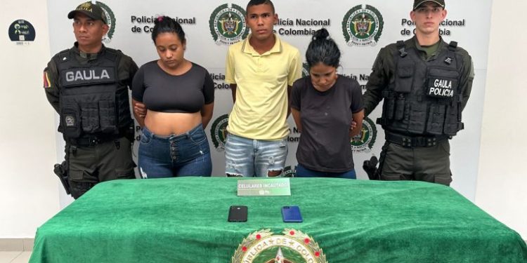 Golpe a la extorsión en Sabanalarga: Dos mujeres y un hombre capturados