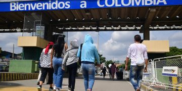 Colombia no permitió el paso vehicular hasta la media noche en la zona de frontera