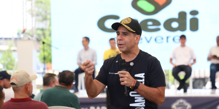 Alcalde Char presenta CrediChévere para impulsar a pequeños comerciantes y vendedores informales