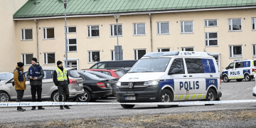 Tres menores heridos tras tiroteo a las afueras de un colegio en Finlandia
