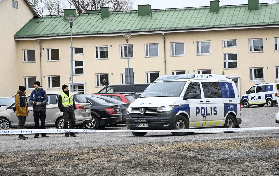 Tres menores heridos tras tiroteo a las afueras de un colegio en Finlandia