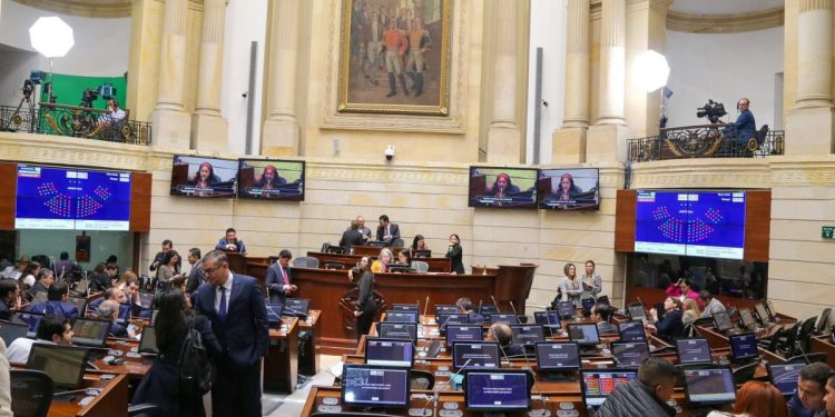 Congreso no acató día cívico decretado por Petro y laborará normalmente este viernes