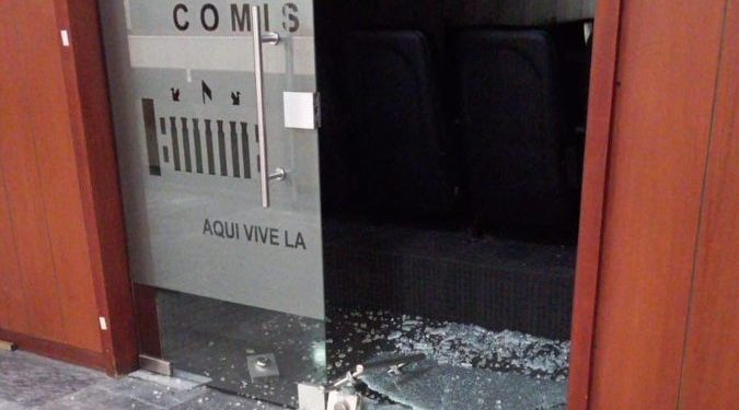 Destrucción de la puerta de la Comisión Séptima del Senado fue un accidente, confirmó su Presidenta