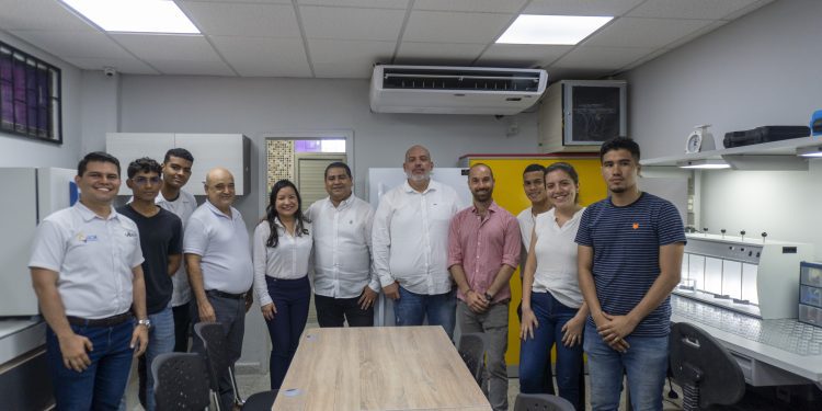 Estudiantes de la IUB ya tienen laboratorio de aguas: alcalde Char