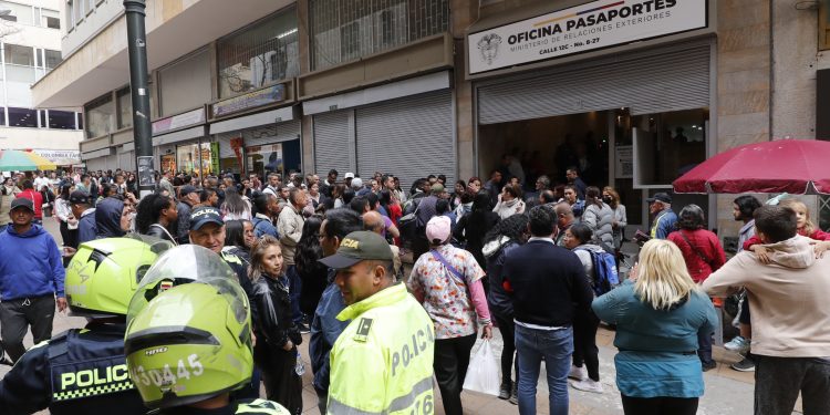 Cancillería habilitará entrega de pasaportes en sus oficinas tras molestia ciudadana por día cívico