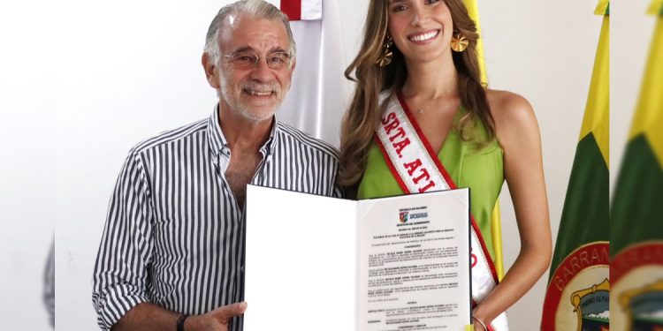 Señorita Atlántico 2024, Nicolle Ospina, recibe el decreto de manos del gobernador Eduardo Verano