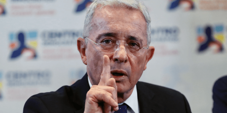 Uribe se pronuncia por decisión de Fiscalía: “Juicio lo adelantan por venganzas políticas”